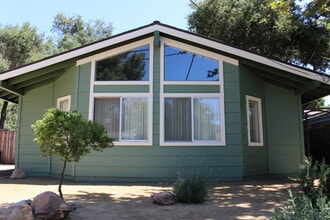 410 Burnham Rd in Oak View, CA - Building Photo - Building Photo