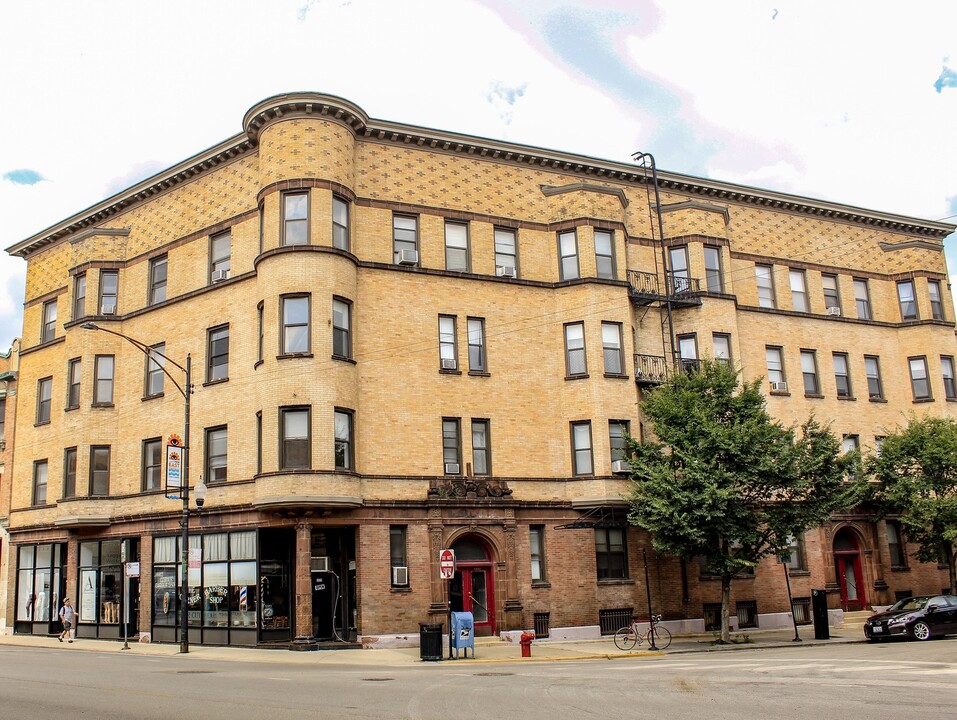 668 W Oakdale Ave in Chicago, IL - Building Photo