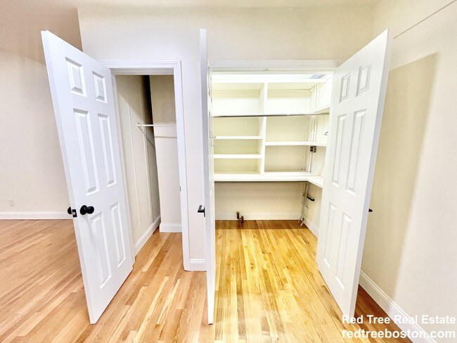 523 E 3rd St, Unit 1 in Boston, MA - Building Photo - Building Photo