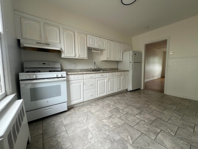 119-121 Hobart Ave in Bayonne, NJ - Building Photo - Building Photo