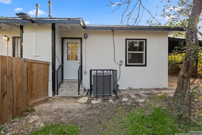 1009 Canton, Unit 08F in San Antonio, TX - Building Photo - Building Photo