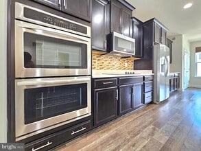 8820 Englewood Farms Dr in Manassas, VA - Building Photo - Building Photo
