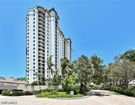 7225 Pelican Bay Blvd in Naples, FL - Building Photo