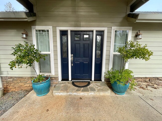 16388 Patricia Way in Grass Valley, CA - Building Photo - Building Photo
