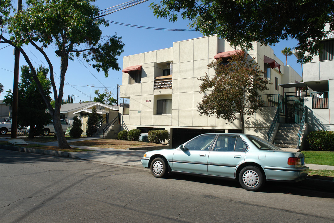 1221 Stanley Ave in Glendale, CA - Building Photo