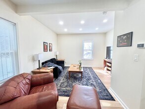 162 Centre St, Unit 1 in Boston, MA - Building Photo - Building Photo