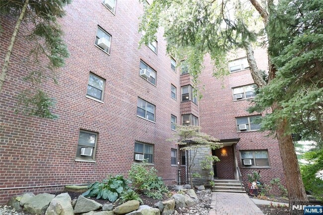3071 Edwin Ave in Fort Lee, NJ - Building Photo - Building Photo