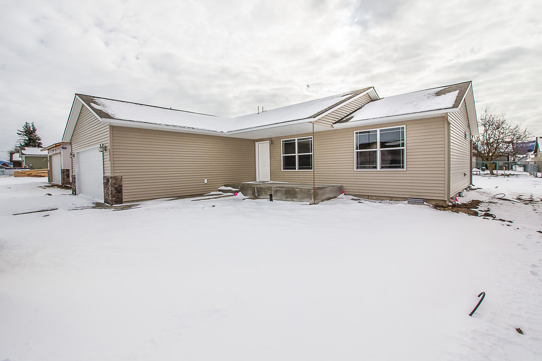 1474 E Yellowstone Ave in Post Falls, ID - Building Photo
