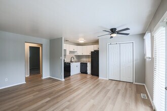 Calvert at Quarterfield Station in Glen Burnie, MD - Foto de edificio - Building Photo