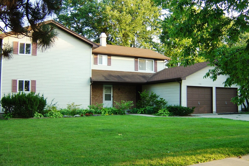 1303 W Lake Lansing Rd in East Lansing, MI - Foto de edificio