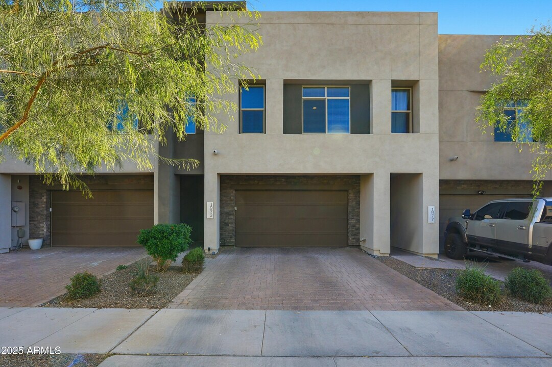 1973 W Kinfield Trail in Phoenix, AZ - Building Photo