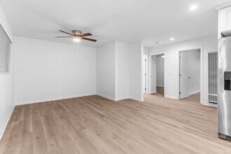 3032-3036 E 7th Street in Long Beach, CA - Building Photo - Interior Photo