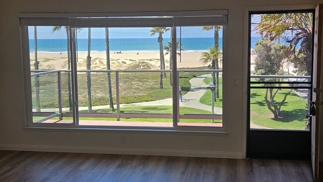 647 Ocean View Dr, Unit 647 in Port Hueneme, CA - Building Photo - Building Photo