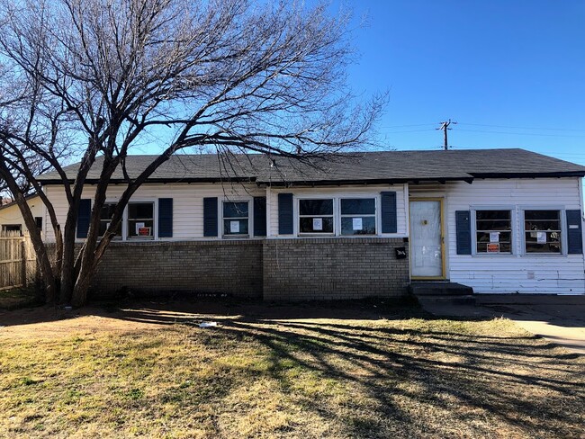 property at 2827 Oak Dr