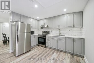 70 Daffodil Pl in Brampton, ON - Building Photo - Building Photo