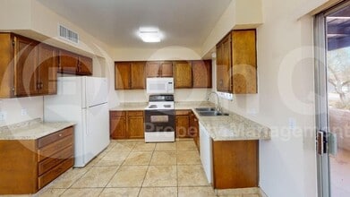 905 S La Bellota in Green Valley, AZ - Building Photo - Building Photo