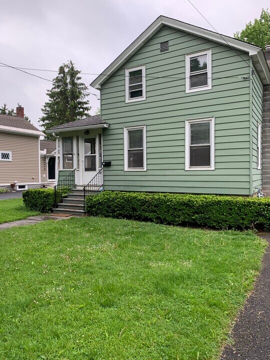 47 Fennell St in Skaneateles, NY - Building Photo