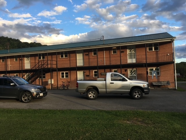 108 3rd Ave, Unit 2 in Richlands, VA - Building Photo