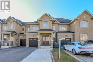 18 Cohoe St in Brampton, ON - Building Photo