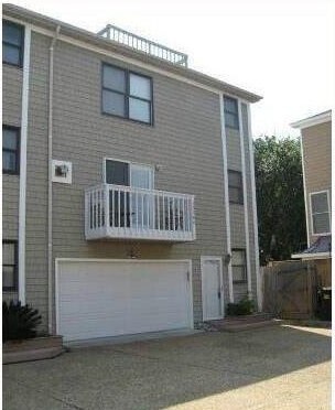 2300 Merry Oaks Ct in Virginia Beach, VA - Building Photo