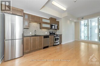 40-2040 Nepean St in Ottawa, ON - Building Photo - Building Photo