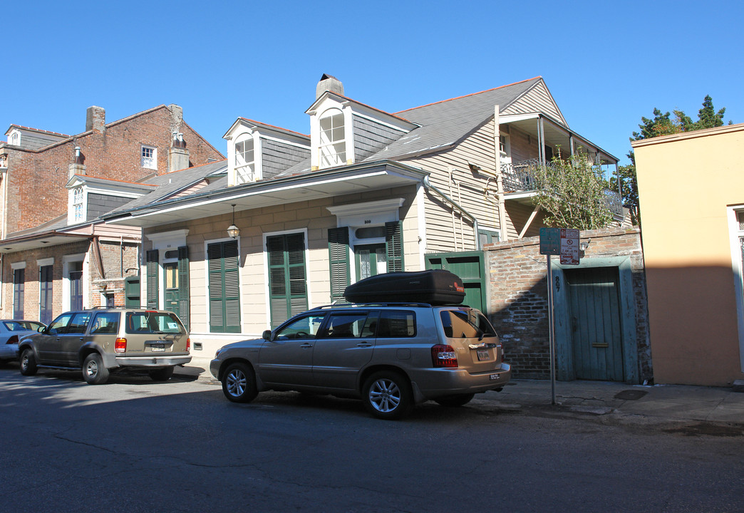 813 Dumaine St in New Orleans, LA - Foto de edificio