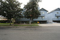 11176 Huston St in North Hollywood, CA - Foto de edificio - Building Photo