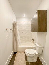 2401 Crawford St photo'