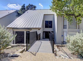 177 World of Tennis Sq in Lakeway, TX - Building Photo