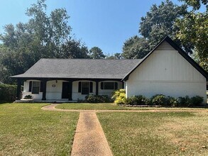 2300 Aster Way in Tallahassee, FL - Building Photo - Building Photo