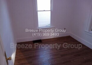 2050 Berdan Ave in Toledo, OH - Building Photo - Building Photo
