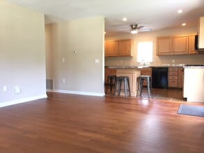 1560 Whittier Ave in Toms River, NJ - Building Photo - Building Photo