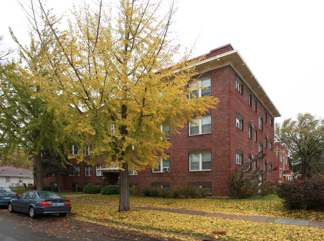 906 West 42nd Street in Minneapolis, MN - Foto de edificio - Building Photo