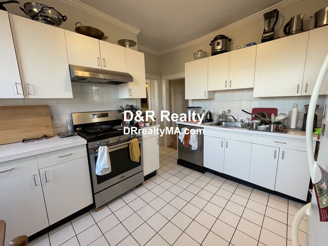 15 Farragut Ave, Unit 3