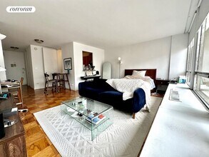 300 E 33rd St in New York, NY - Building Photo - Building Photo