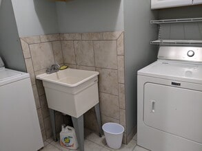 7913 Central Park Cir in Alexandria, VA - Building Photo - Building Photo