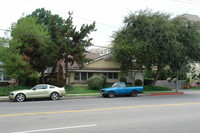 18038 Burbank Blvd in Encino, CA - Foto de edificio - Building Photo