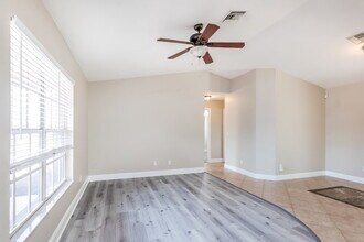 811 SW 14th Pl in Cape Coral, FL - Foto de edificio - Building Photo