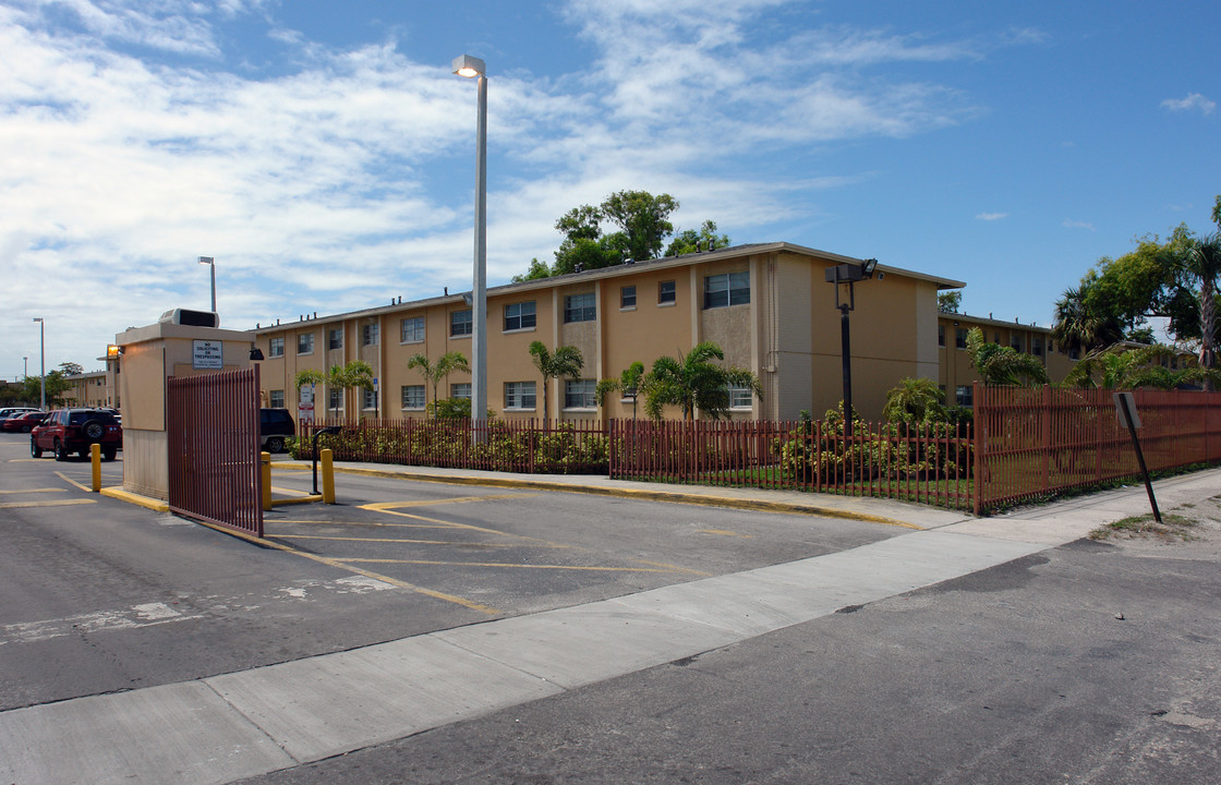 Cordoba Courts in Opa Locka, FL - Building Photo