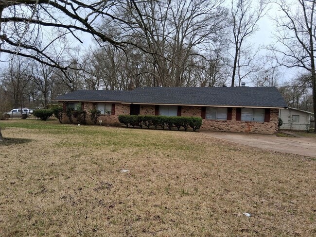 property at 3207 Longwood Dr