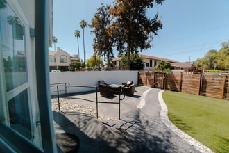 14836 Archwood St, Unit 14 in Los Angeles, CA - Building Photo - Building Photo