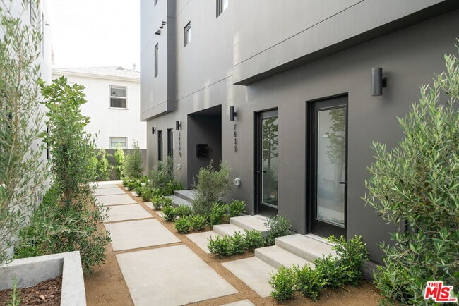 1435 S Crescent Heights Blvd in Los Angeles, CA - Building Photo - Building Photo