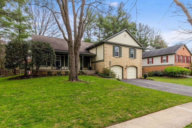 property at 3 Chancelet Ct