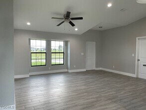 321 Kismet Pkwy W in Cape Coral, FL - Building Photo - Building Photo