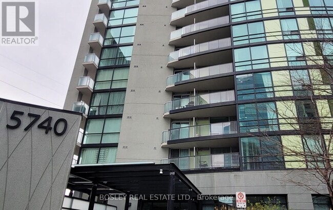 5740 Yonge St in Toronto, ON - Building Photo - Building Photo