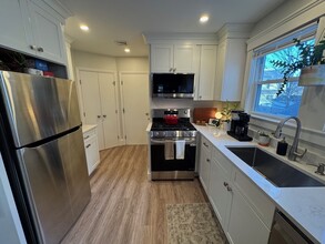 30 Charlotte Rd, Unit #1 in Waltham, MA - Building Photo - Building Photo