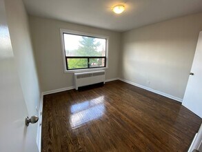 Grant & Don in Hamilton, ON - Building Photo - Building Photo