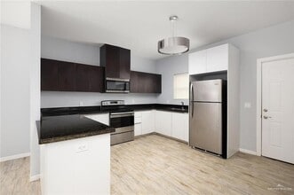 3809 Valeria St, Unit 3 in Edinburg, TX - Building Photo - Building Photo