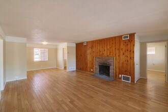 821 Griffith Ave in Las Vegas, NV - Building Photo - Building Photo