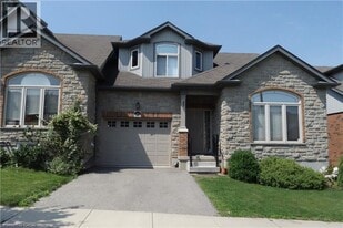 21 Pamela Ln in Cambridge, ON - Building Photo